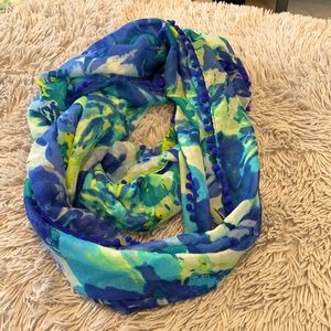 Large flower patterned infinity scarf